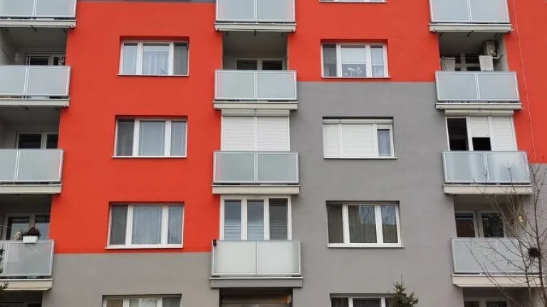 Na predaj trojizbový byt Štúrovo