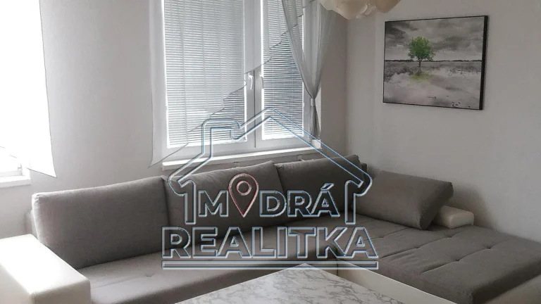 Na prenájom priestranná zariadená garsónka na Sídlisku III