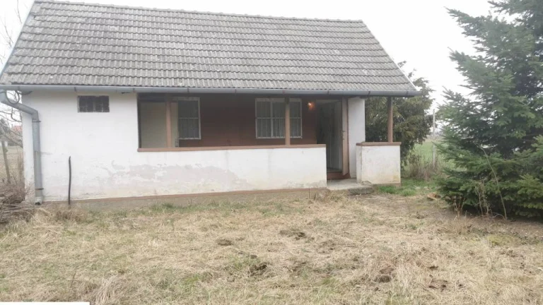 Znížená cena Ponúkame na predaj chatku s pozemkom - Kolárov
