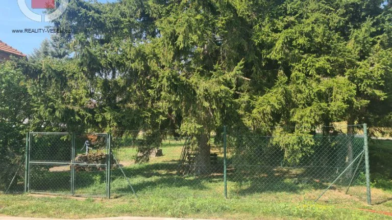 Prodej stavebního pozemku v obci Louka (HO), 389 m2