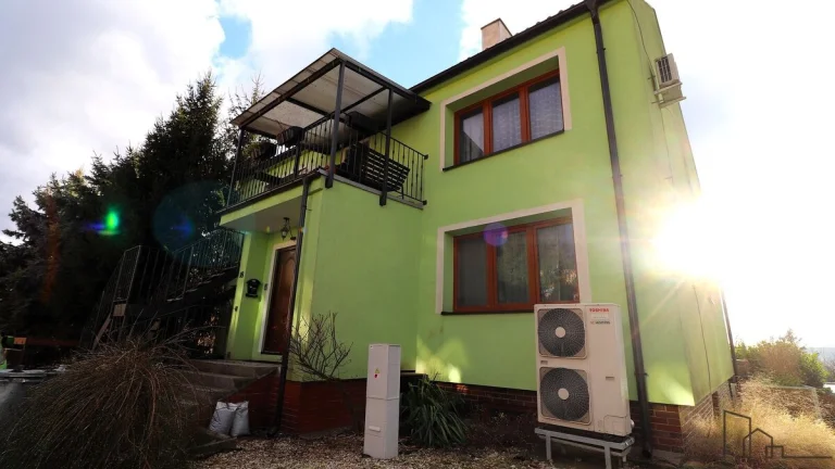 Pronájem velkého (100m²) podkrovního bytu 3+kk v Ivančicích
