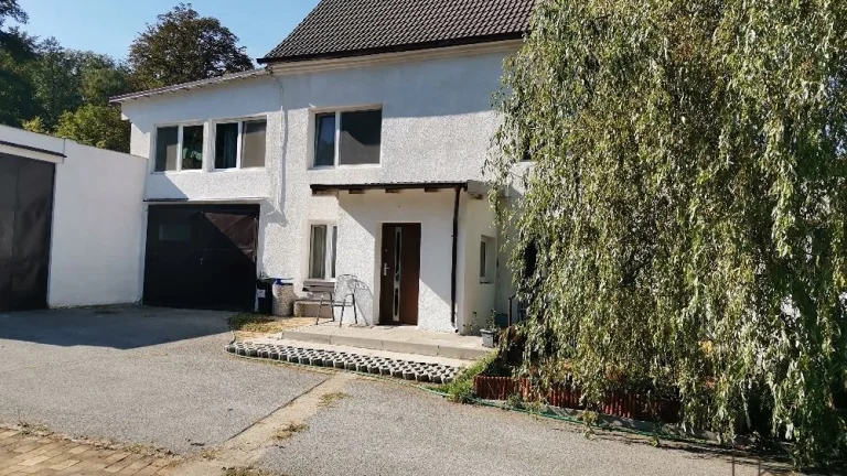 Prodej družstevního podílu rodinného domu 3+1, 4+1, prostory