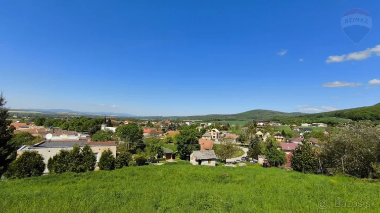 NA PREDAJ: Pozemok Podhorany 1403 m2