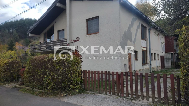 Predaj: Rodinný dom s 3 bytovými jednotkami, Banská Bystrica