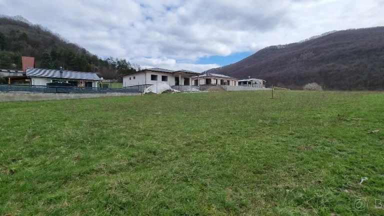 Slnečný pozemok v Hronskej Dúbrave