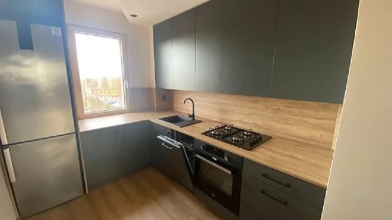 3 pokoje, 63m2, balkon, II piętro, winda, po remoncie, Os. D