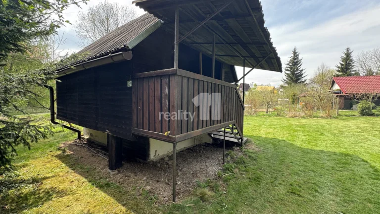 Prodej pozemku 938m2 s chatou 15m2, Město Pelhřimov