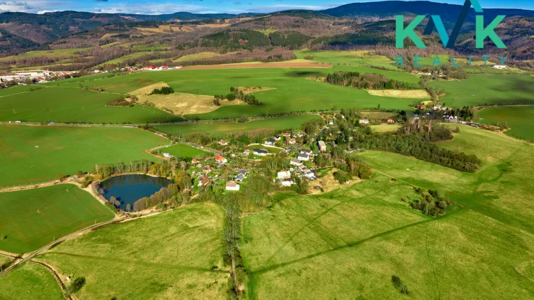 Pozemek o výměře 804 m², určený pro výstavbu rodinného domu,