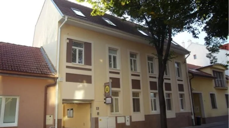 Prenajom nebytoveho priestoru v centre s parkovanim vo dvore