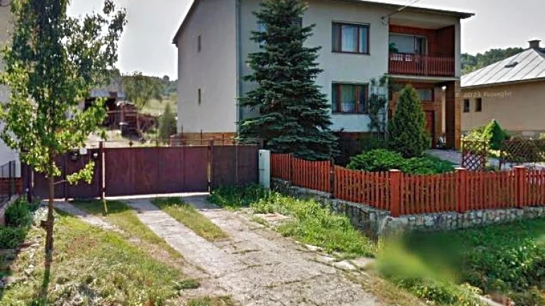 Na predaj 2-generačný rodinný dom s pozemkom pri BB