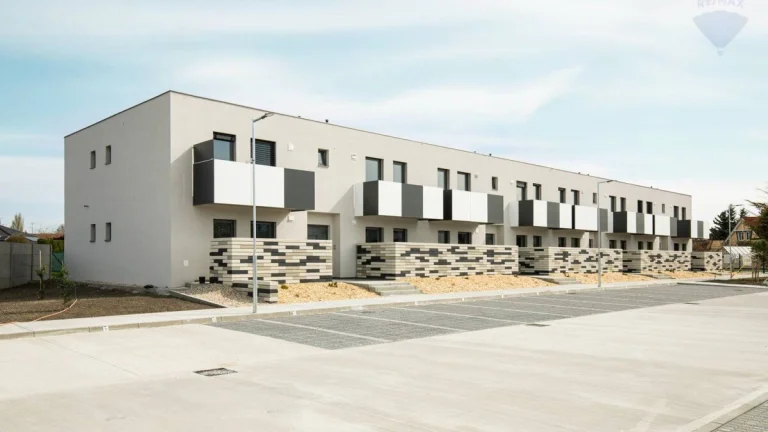 PRENÁJOM: 2.5IZOBÝ BYT S PARKOVANÍM, DUNAJSKÁ STREDA