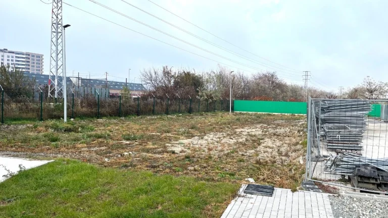 Prenájom pozemku 675 m2 - odstavná plocha. Rampová 5, Košice
