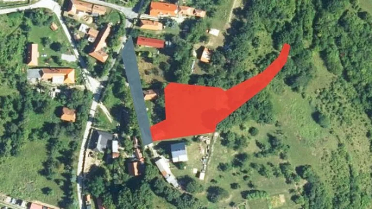POZEMOK NA DOM ALEBO CHALUPU