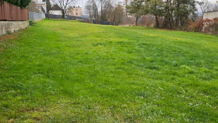 Pozemok v zastavanej časti obce