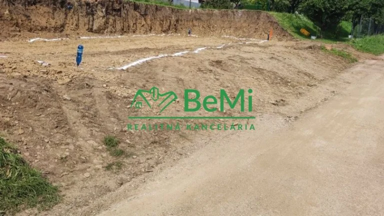 NOVÁ CENA Slnečný stavebný pozemok v obci Drietoma s plat