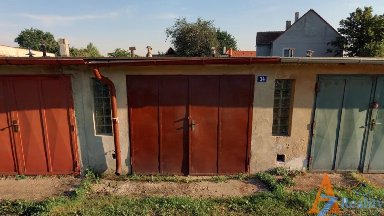 Nabízím pronájem garáže v Černovicích u Chomutova