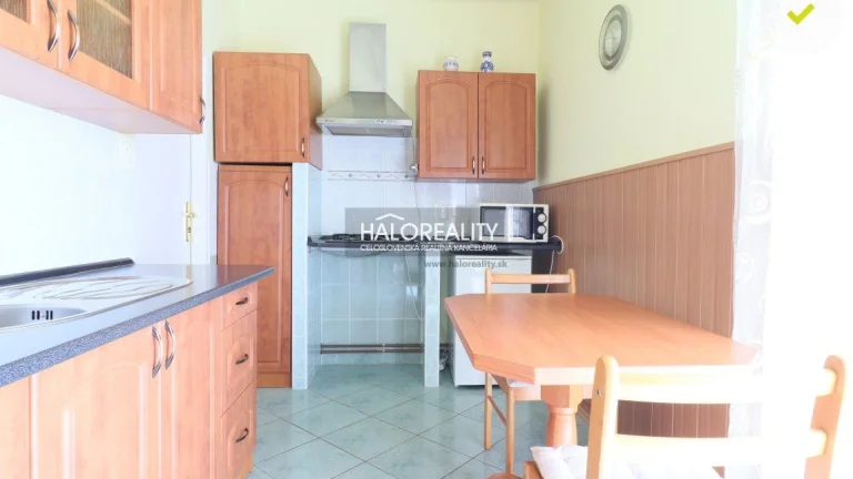HALO reality - Predaj, trojizbový byt Podhájska, so zastreše