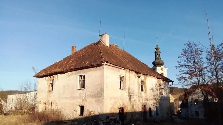 Prodej podílu 1/2 Bývalé fary, 300 m2 - Číměř