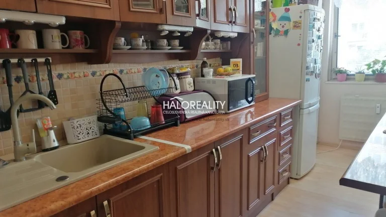 HALO reality - Predaj, trojizbový družstevný byt Komárno
