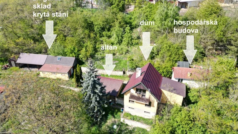 Prodej rekreačního domu s vedlejšími stavbami v Úštěku, míst