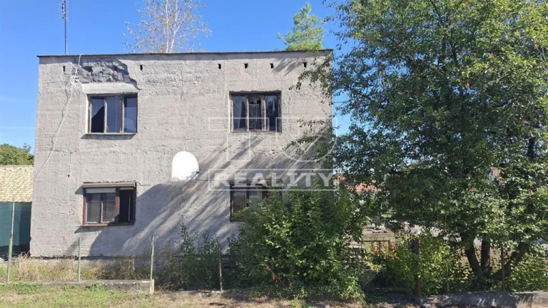 Na predaj starý dom v obci Krnča s pozemkom- 770m2
