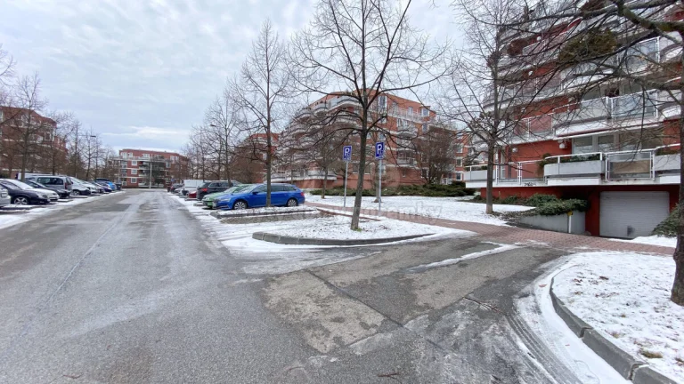 Prodej garážového stání, 12 m², Praha, ul. U kříže