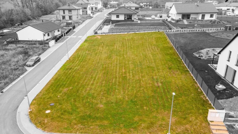 Dobrovice, prodej pozemku o celkové výměře 1 282 m2
