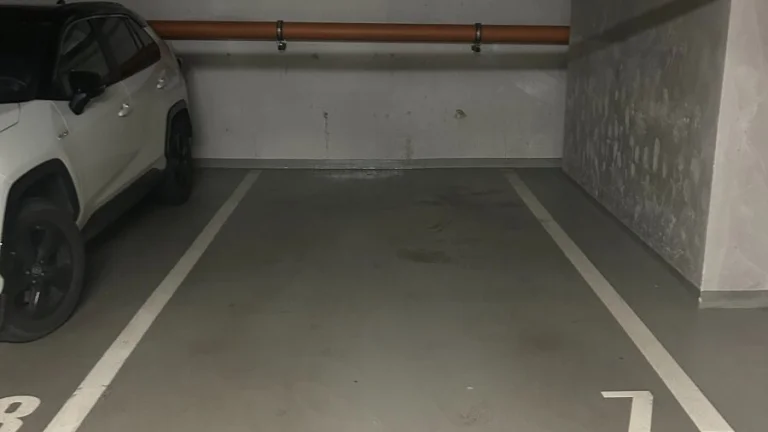 Garážové stání v pozdemní garáži Hůrka