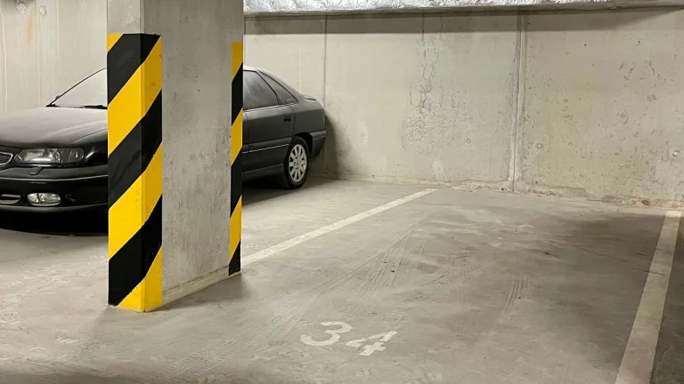 Pronájem vnitřního parkovacího stání, ul. A. Rašína