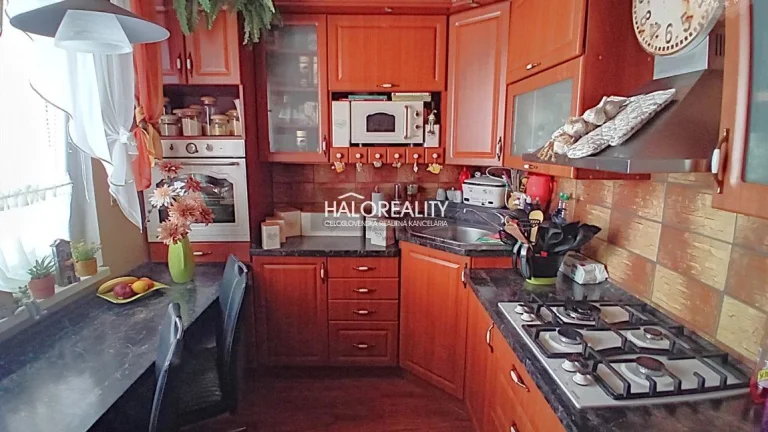 HALO reality - Predaj, štvorizbový byt Lučenec, Červená Armá