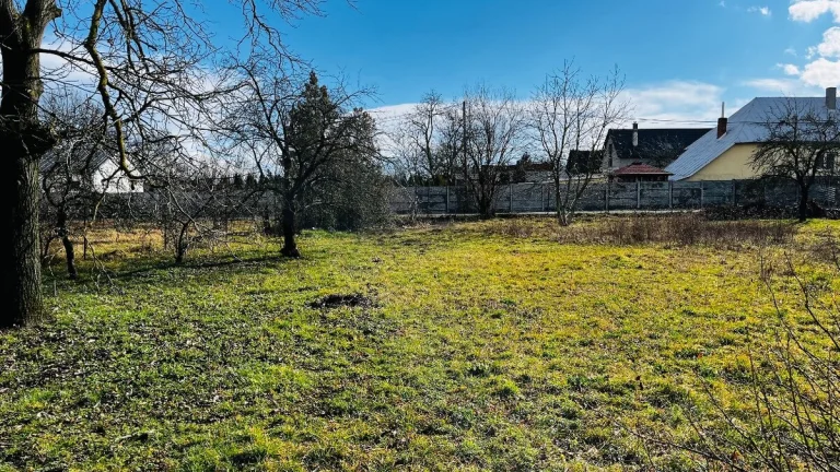 Stavebný pozemok Sačurov 1332m2