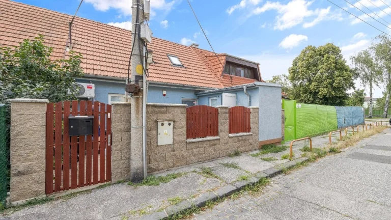 Predaj kompletne zrekonštruovaný rodinný dom, Jasná ulica, B