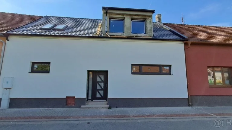 Prodej rodinného domu 135 m², pozemek 207 m² Nádražní, Uhers