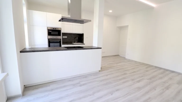 Rekonstruovaný byt 3+kk, 87 m2/B, Hradec Králové - centrum.