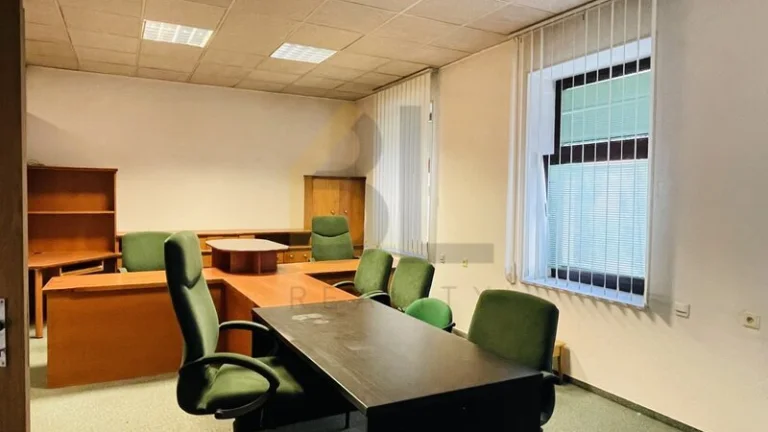 Pronájem komerčního prostoru, 48 m2, Masarykovo náměstí, Kyj