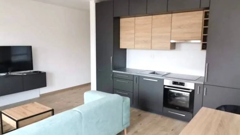 NA PRENÁJOM 2 IZBOVÝ BYT S BALKÓNOM
