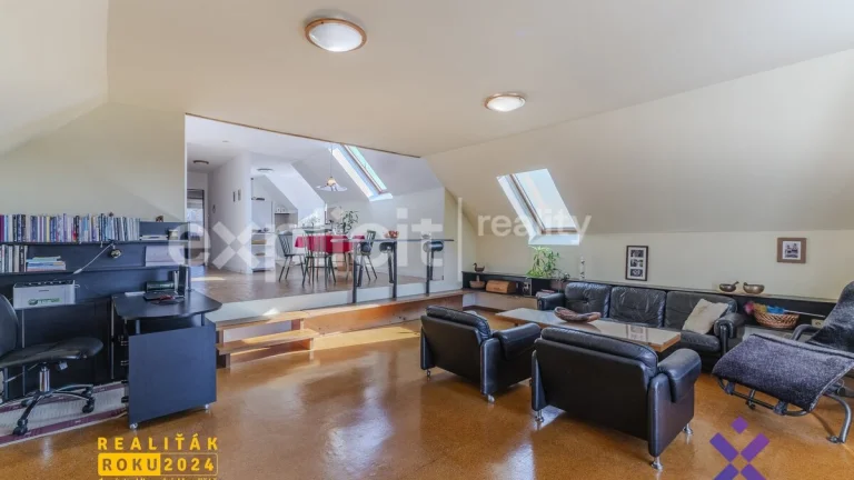 Prodej rodinného domu 4+1 210 m2, pozemek 156 m2 - Uherské H