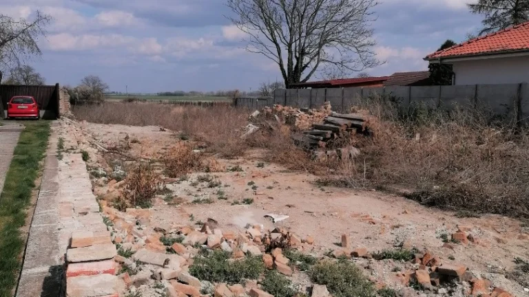 STAVEBNÝ POZEMOK, VEĽKÉ ÚĽANY