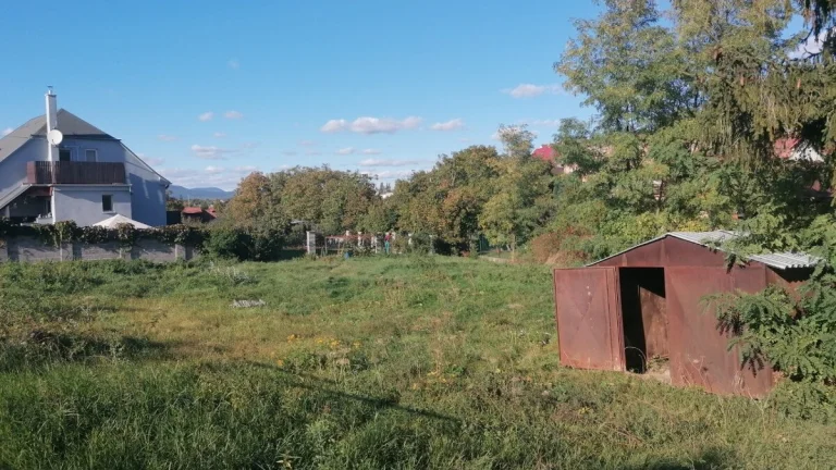 STAVEBNÝ POZEMOK PRE 2 RD, ŠENKVICE