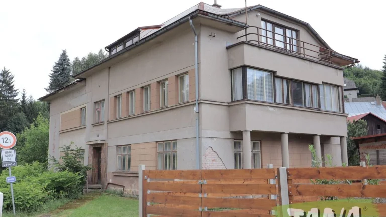 Prodej většího rodinného domu v obci Pecka, ev.č. 00048