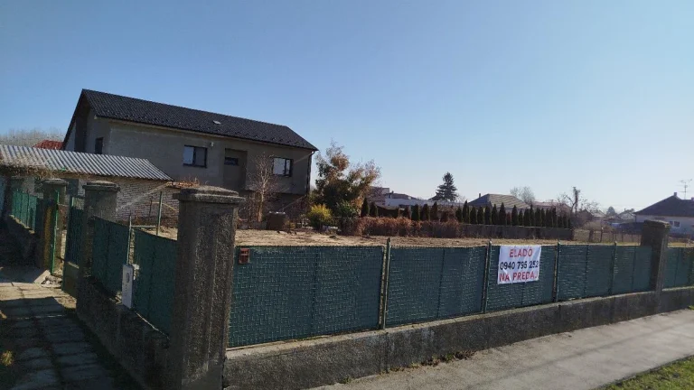 Pozemok vo Vlčanoch v časti Somola