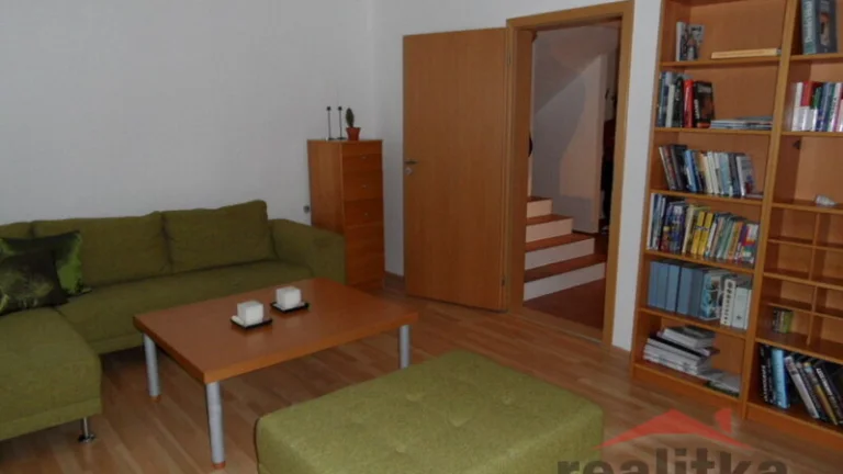 Pronájem bytu 2+1 se zahradou v rodinném domě, Štítina u Opa