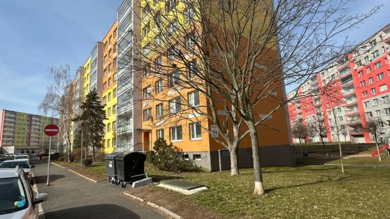 Pronajmu byt s balkonem 3+1 v Mostě