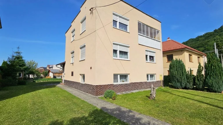 PREDANÝ Rodinný dom na ulici Švermovej v Snine.