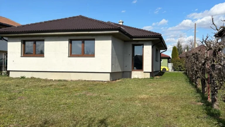ZNÍŽENÁ CENA Priestranná slnečná novostavba RD