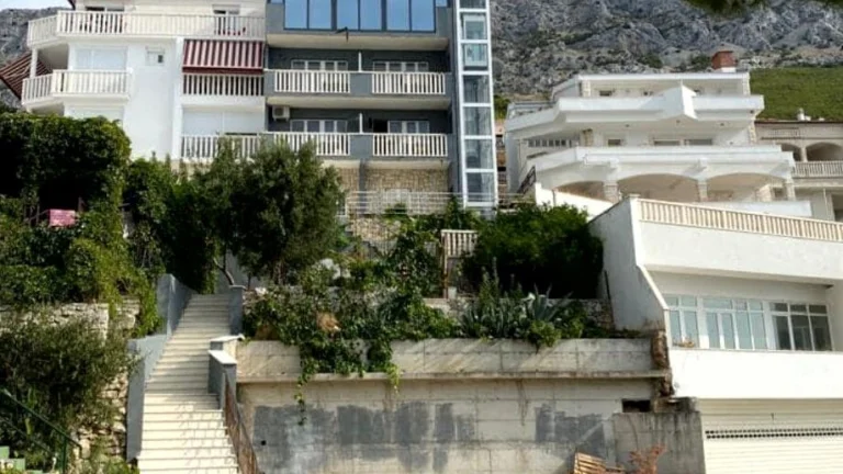Apartmán v první řadě od moře / Chorvatsko / Omiš