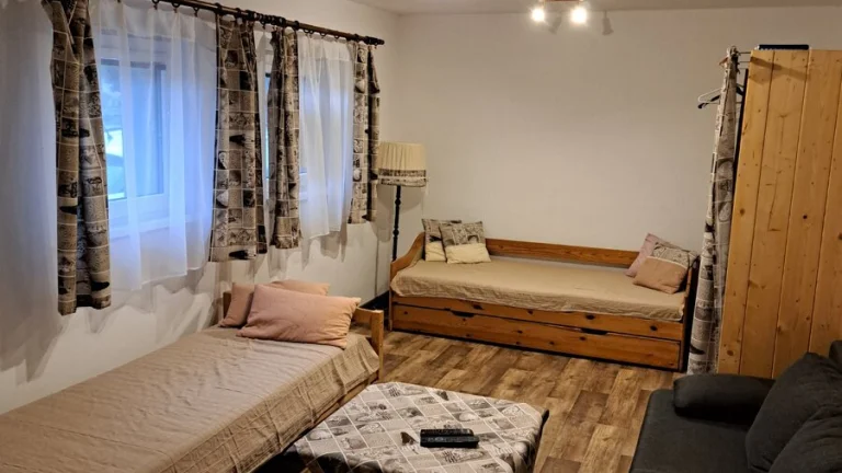 Atypický byt/domek 45m2 + kolna 15m2 Kokořínsko