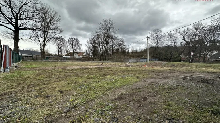 Exkluzivní prodej stavebního pozemku (629 m2) Střezov