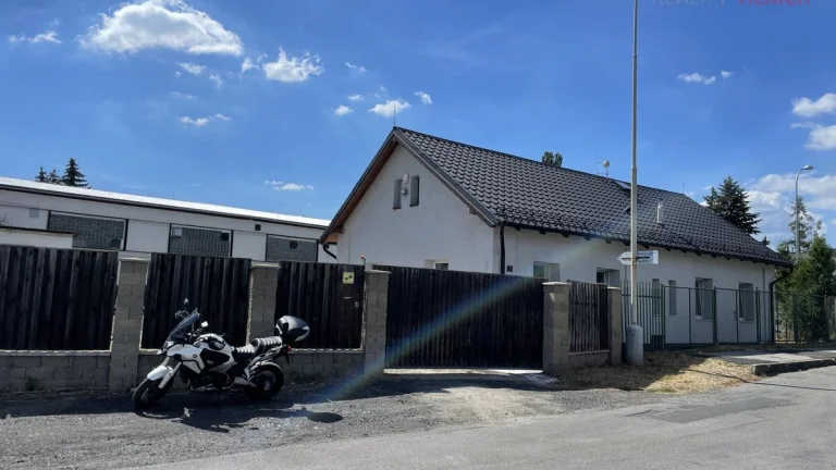 Exkluzivní nabídka provozního areálu s administrativní budov