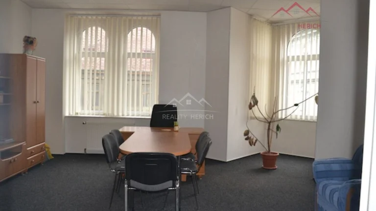 Pronájem zařízené dvoukanceláře ( 60 m2) Hálkova, Chomutov